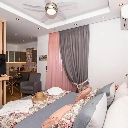 Lovebirds Apartment