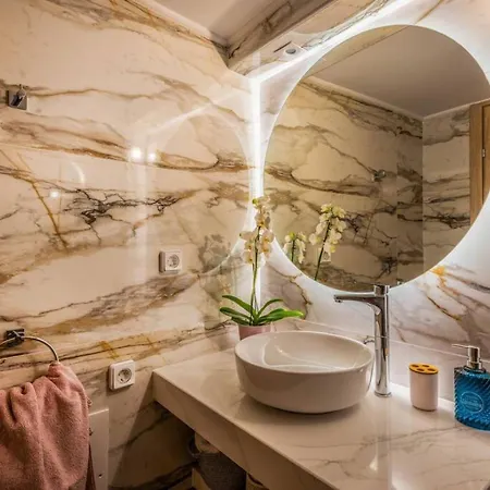 Lovebirds Apartment