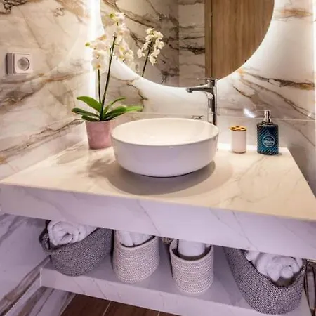 Lovebirds העיירה רתימנו