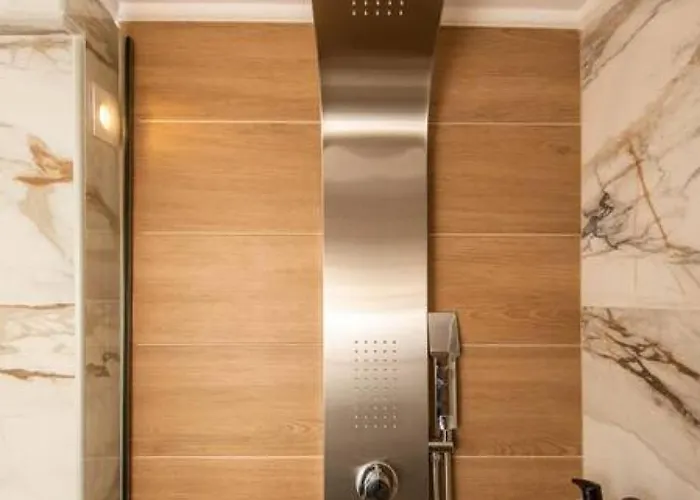 Apartment Lovebirds *